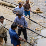Sri lankan miners – Traditional Gem Mine