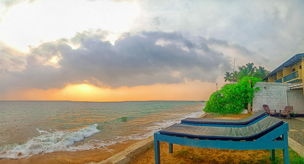 Honey Beach Inn Pitiwella