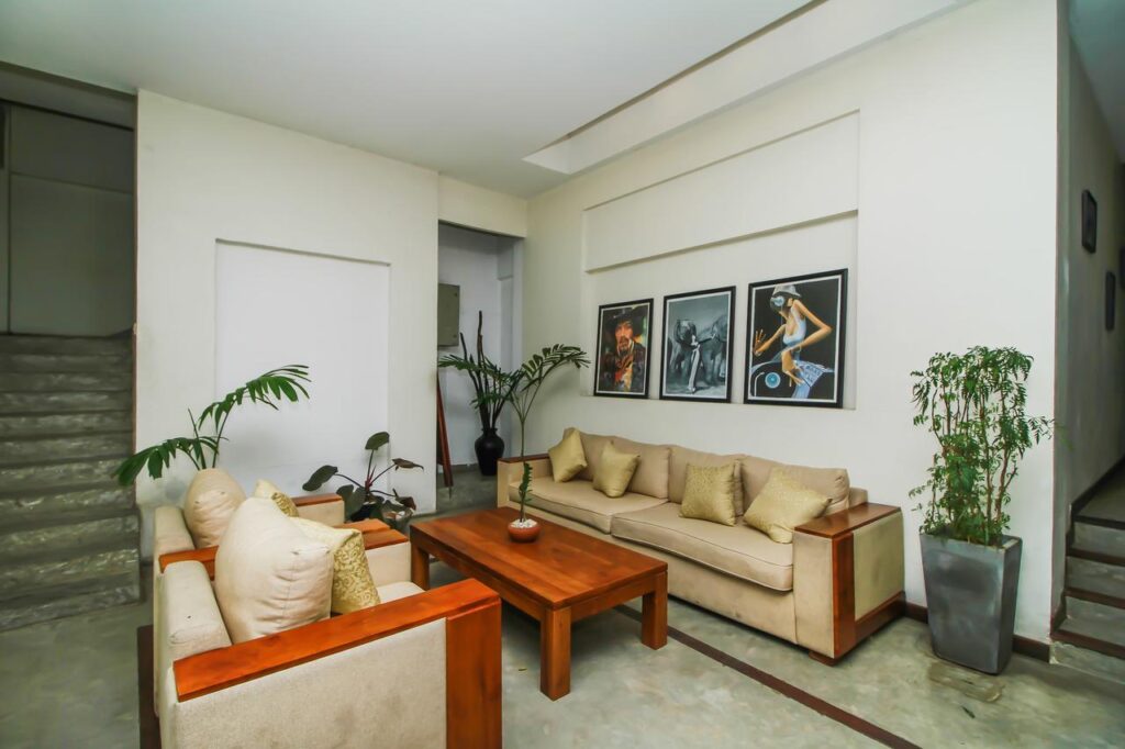 OYO 325 Grand Rockland Hotel