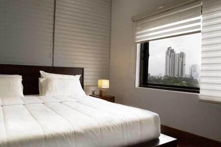 Colombo 03 – Stylish, Modern Studio