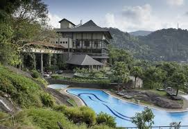 Earl’s Regency Hotel