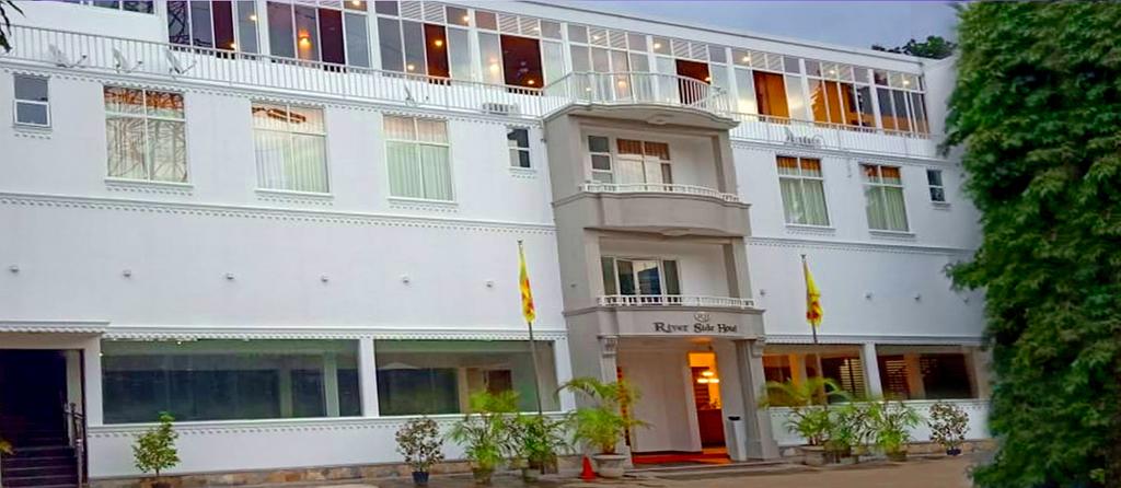 River Side Hotel Inn
