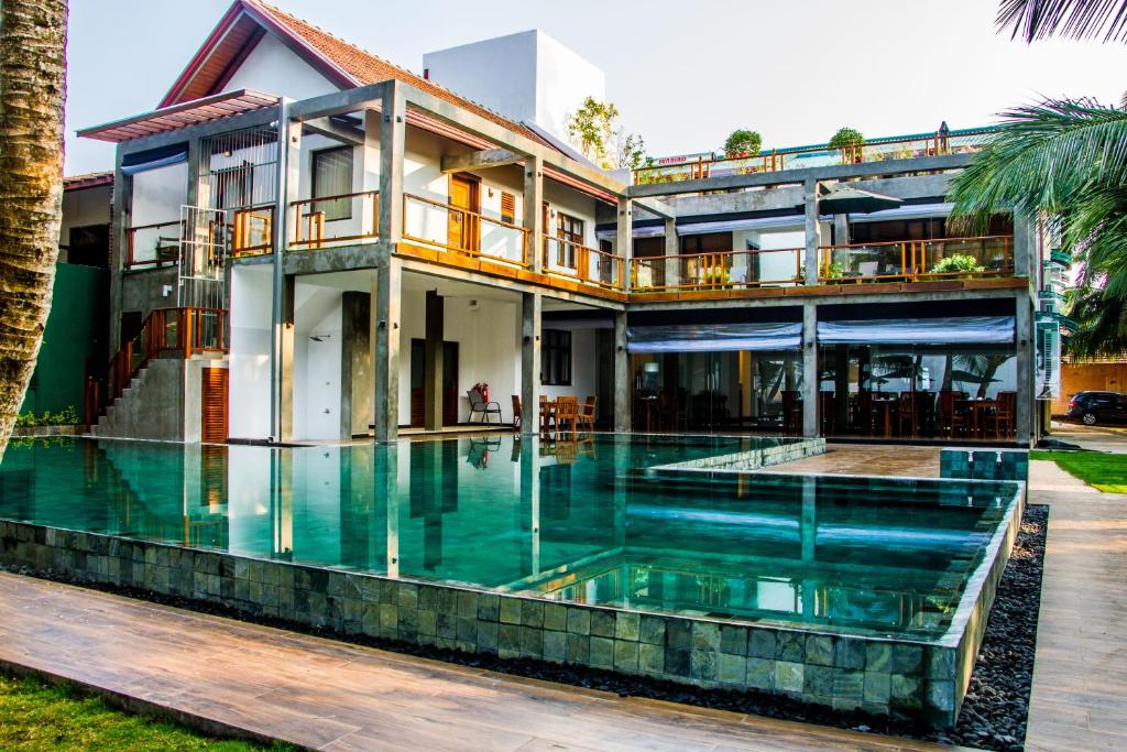 Hikka Sandy Pearl Beach Resort