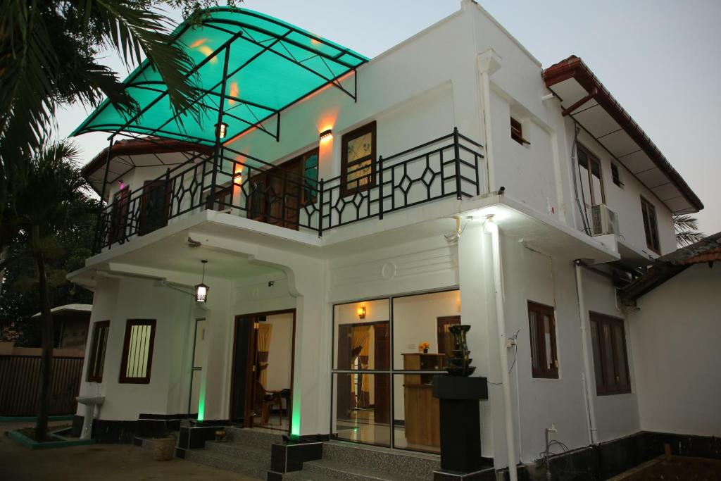 St Anne’s Hotel & Restaurant