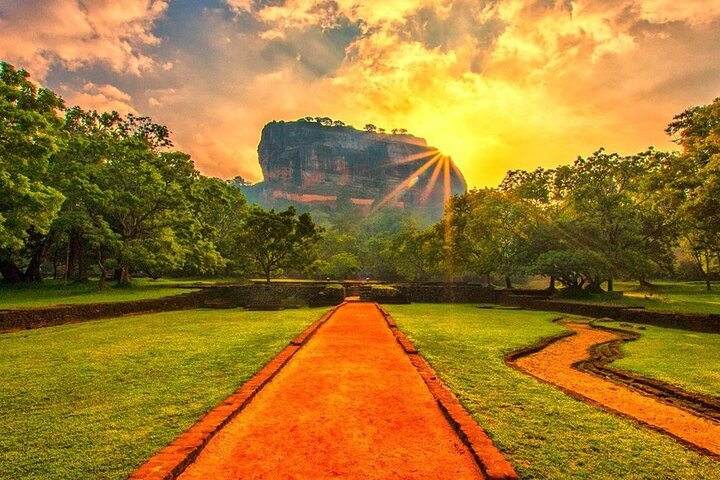 Sri Lanka Private Tour 8 days-Driver/vehicle/accommodation H/B