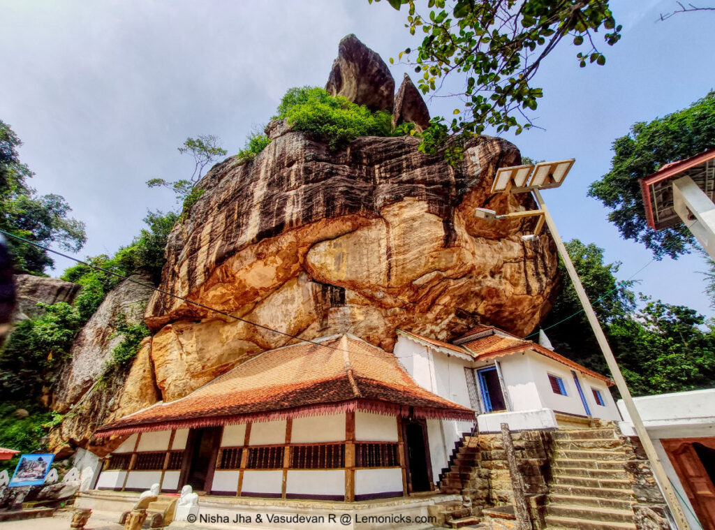 Ridi Viharaya (Silver Temple)